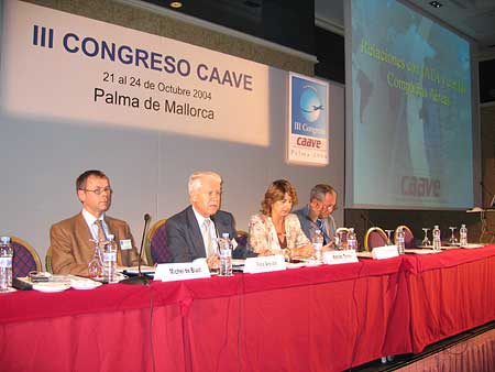 De izda. a dcha. D. Michel de Blust, D. Felix Ar&eacute;valo, D&ntilde;a Matilde Torres y D. Vicente Blasco